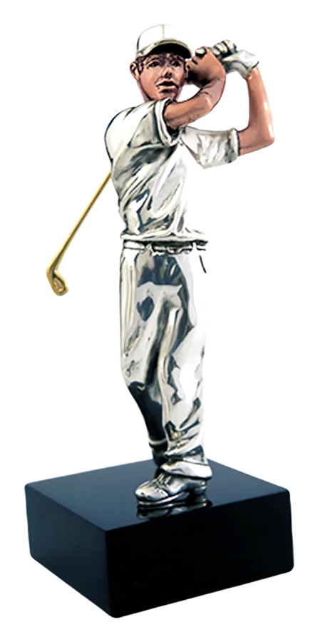 Golfista na vrcholu švihu, vymodelovaný ve stříbře, na černém podstavci